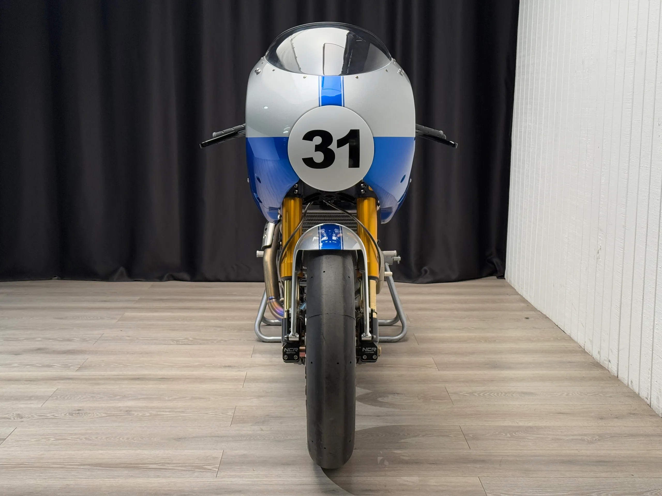Head-on front view