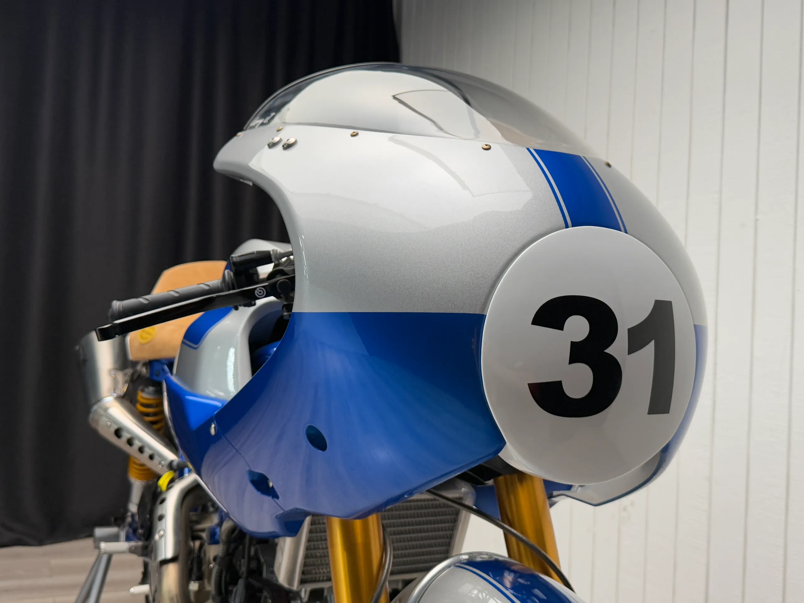 Front fairing with the number 31 roundel