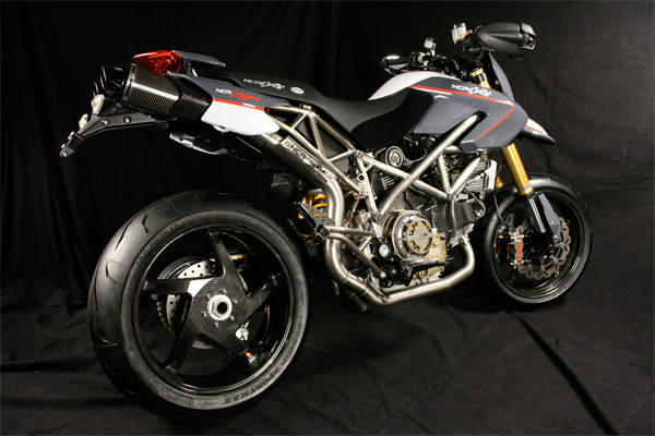 The Leggera on its titanium frame, three quarters from the front