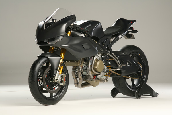 The M16 three quarters from the front, carbon frame and carbon wheels